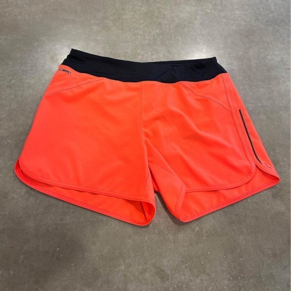 Lole woman’s running shorts with liner. Size medium. Navy/bright orange. New con